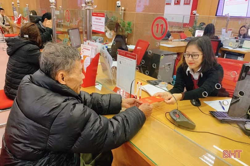 Gửi tiết kiệm đầu năm ở Hà Tĩnh: Cả ngân hàng và người dân đều vui như hội!