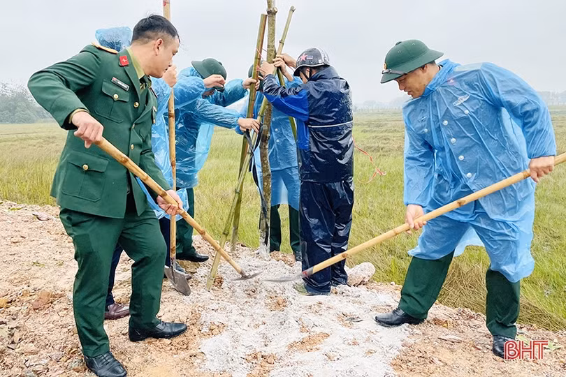 Sôi nổi ra quân trồng cây đầu xuân tại các địa phương, đơn vị ở Hà Tĩnh