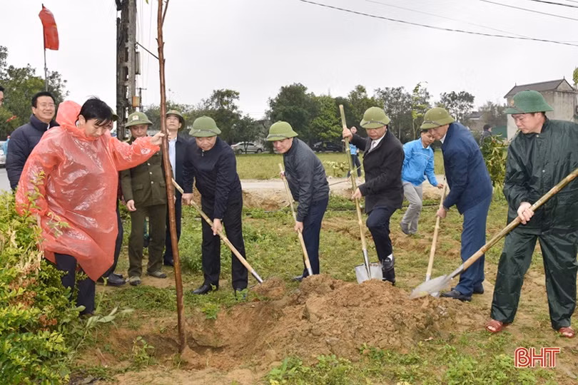 Sôi nổi ra quân trồng cây đầu xuân tại các địa phương, đơn vị ở Hà Tĩnh