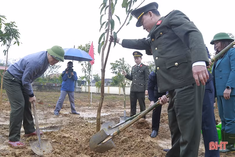 Sôi nổi ra quân trồng cây đầu xuân tại các địa phương, đơn vị ở Hà Tĩnh