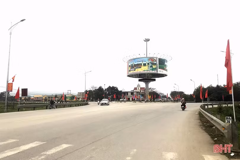 Hương Sơn xây dựng Đảng và hệ thống chính trị vững mạnh để phục vụ Nhân dân tốt hơn