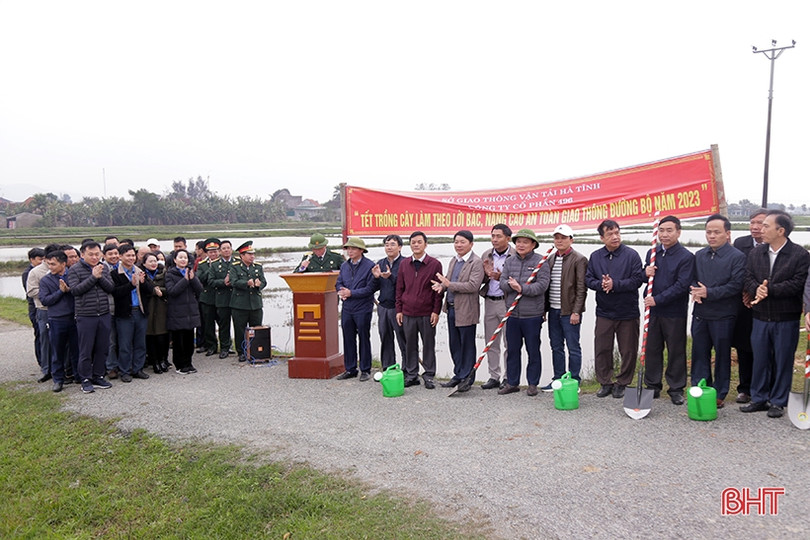 Phát động “Tết trồng cây, nâng cao an toàn giao thông”