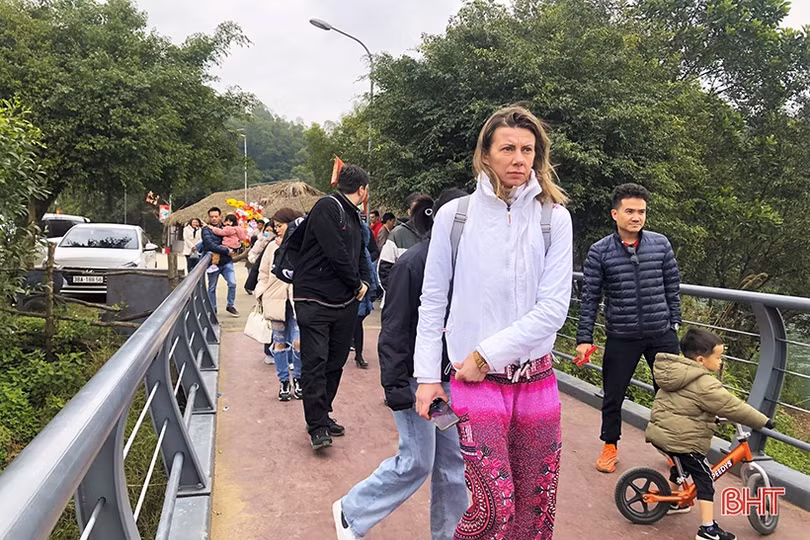 Hàng nghìn lượt khách “mở hàng” du lịch Hà Tĩnh đầu xuân Quý Mão 2023