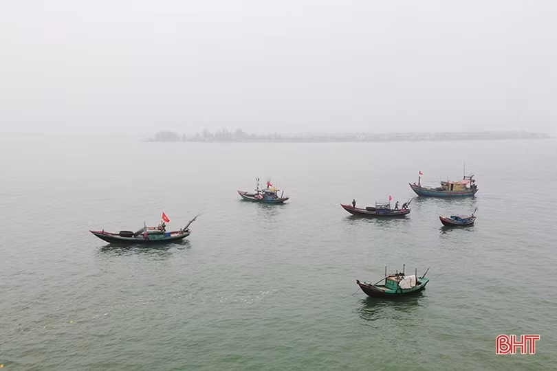 Ngư dân Cẩm Xuyên làm lễ “mở biển”, xuất hành lấy may đầu năm