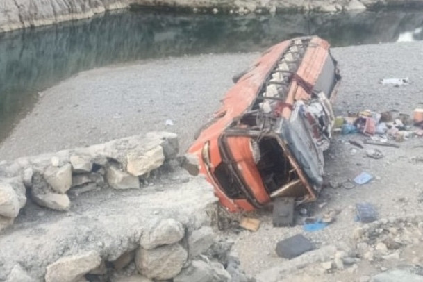 Xe buýt lao khỏi cầu ở Pakistan, 41 người chết