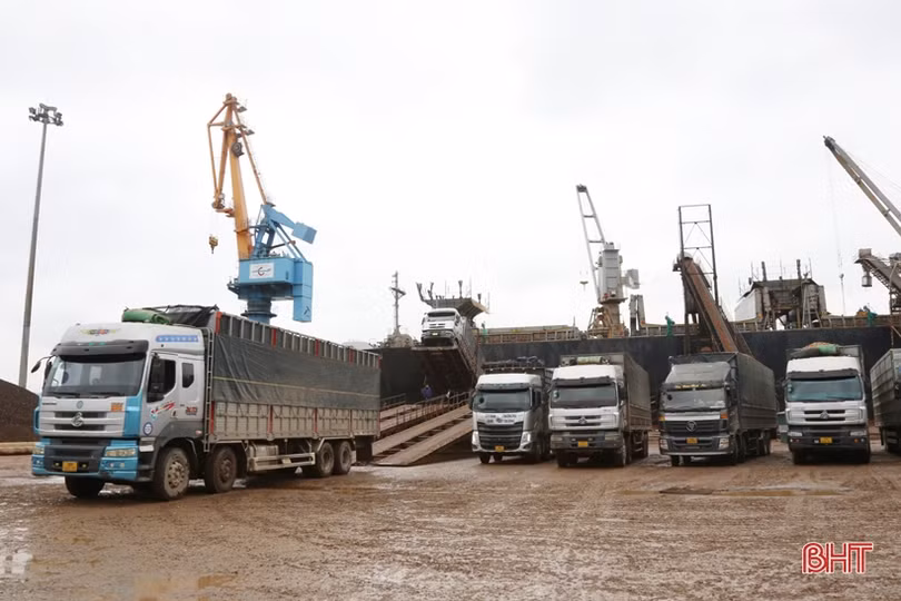 Cán bộ, công nhân “gác” tết, hăng say lao động tại Khu kinh tế Vũng Áng