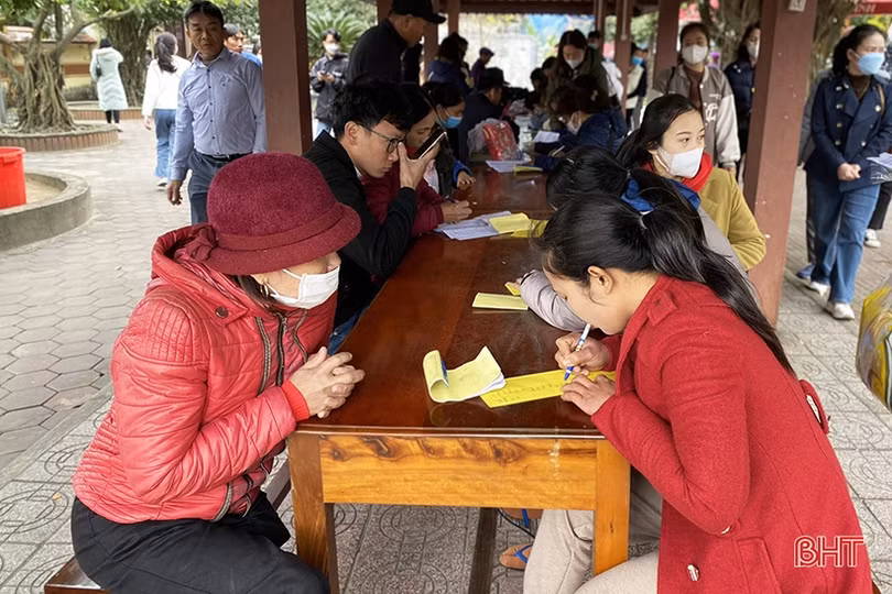 Đền Bà Hải đón gần 60.000 lượt du khách trong những ngày đầu năm mới