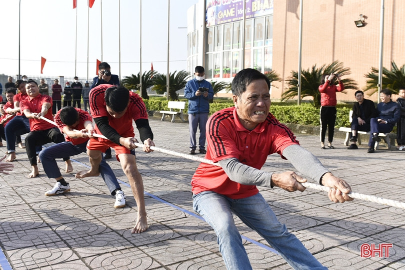 Thị xã Hồng Lĩnh sôi nổi giải kéo co “Mừng Đảng, mừng xuân Quý Mão 2023”