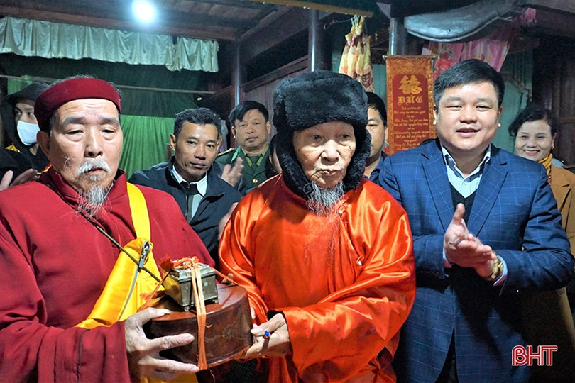 Trang trọng lễ rước báu vật vua Hàm Nghi