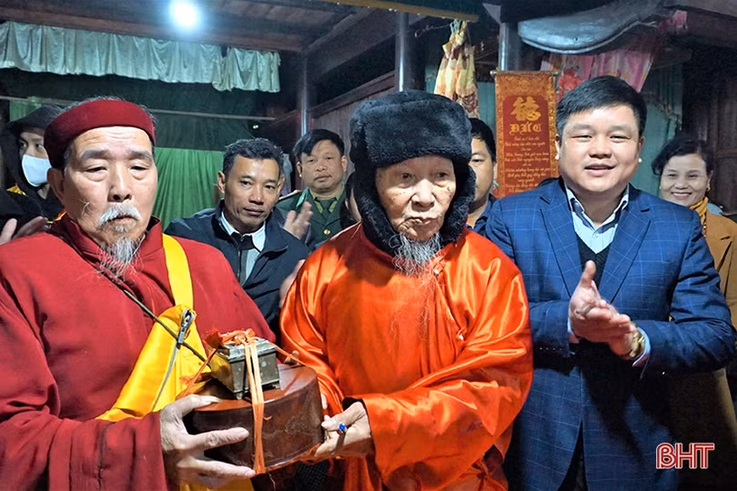 Trang trọng lễ rước báu vật vua Hàm Nghi