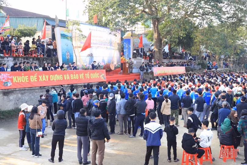 30 đội tranh tài tại lễ hội đua thuyền truyền thống trên sông Ngàn Phố