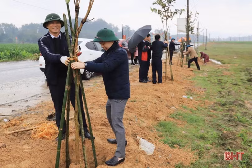 Sôi nổi ra quân trồng cây đầu xuân tại các địa phương, đơn vị ở Hà Tĩnh
