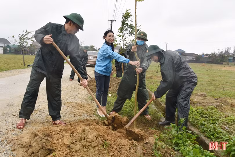 Sôi nổi ra quân trồng cây đầu xuân tại các địa phương, đơn vị ở Hà Tĩnh