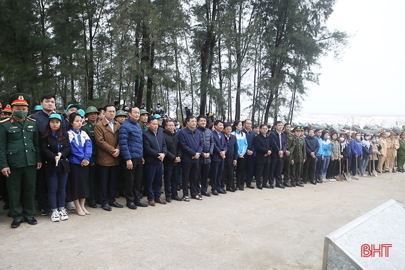 Bí thư Tỉnh ủy cùng ĐVTN Hà Tĩnh hưởng ứng tết trồng cây