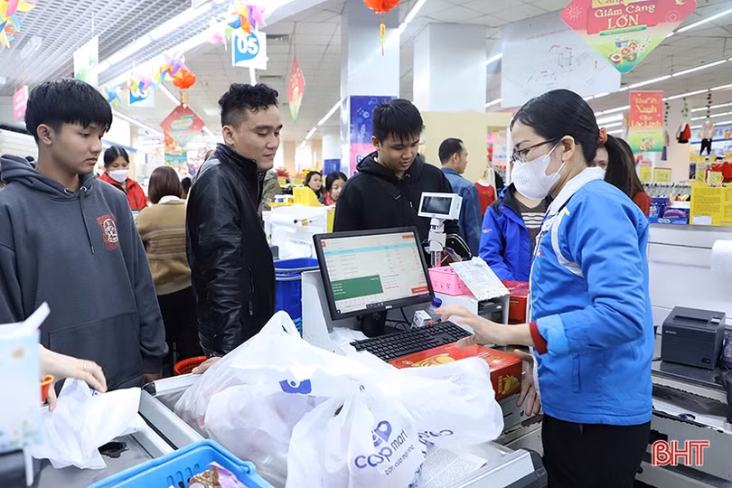 Nguồn cung hàng hóa dịp tết đa dạng, đáp ứng nhu cầu mua sắm của người dân Hà Tĩnh