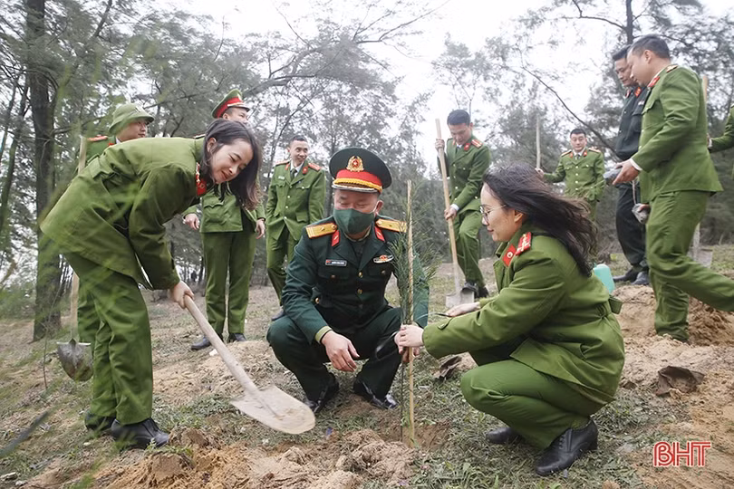 Bí thư Tỉnh ủy cùng ĐVTN Hà Tĩnh hưởng ứng tết trồng cây