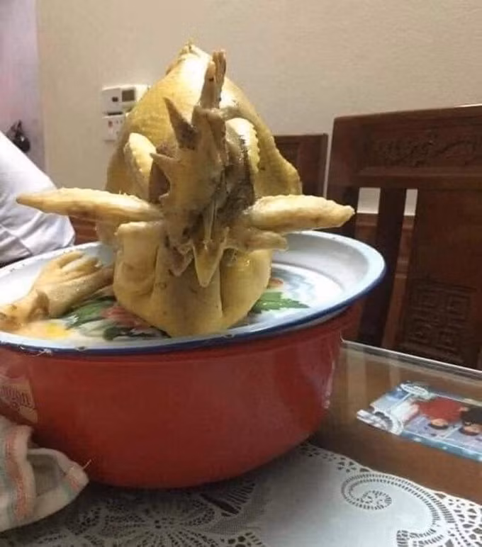 Tuyệt tác của “hội gái đảm” khi vào bếp luộc gà