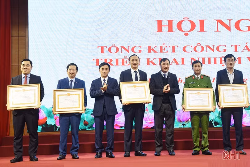 Hương Sơn xây dựng Đảng và hệ thống chính trị vững mạnh để phục vụ Nhân dân tốt hơn