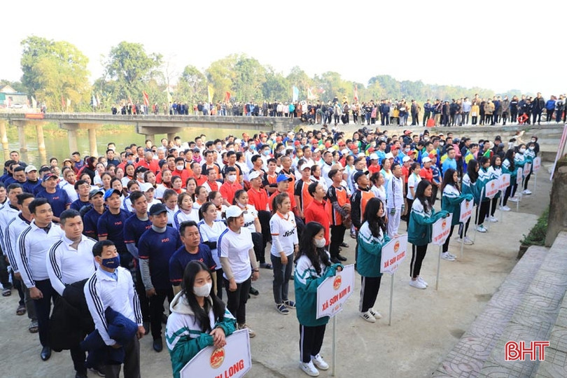 30 đội tranh tài tại lễ hội đua thuyền truyền thống trên sông Ngàn Phố