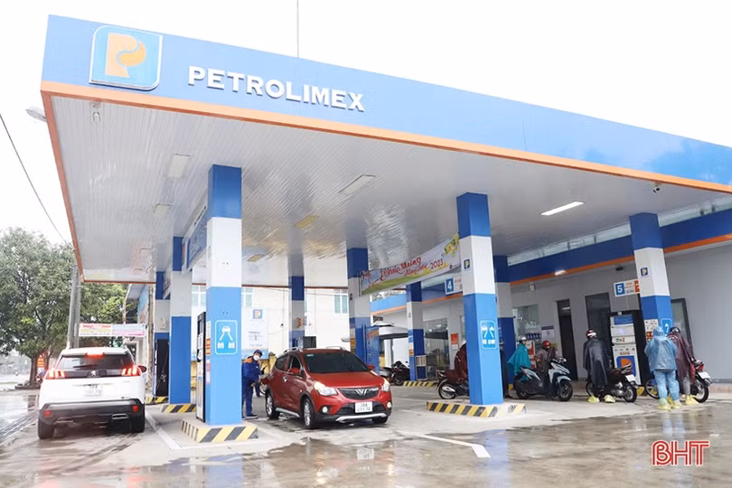 Doanh nghiệp Hà Tĩnh thi đua sản xuất, kinh doanh từ những ngày đầu năm mới