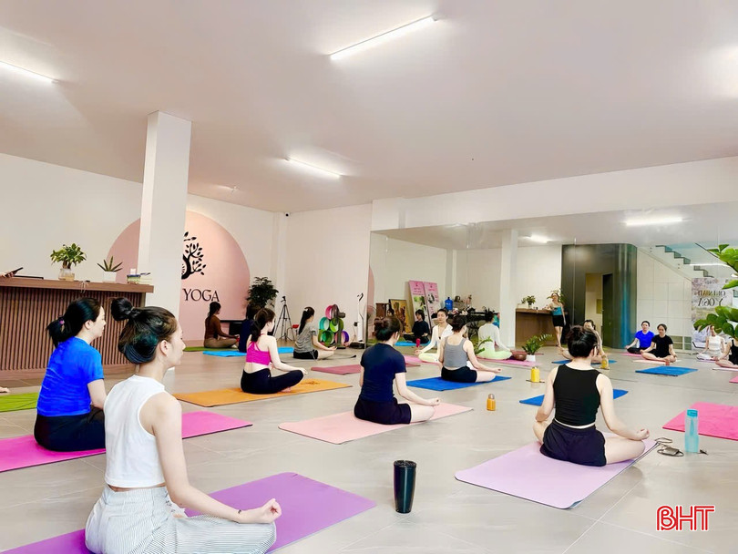Các phòng tập yoga có rất đông bạn trẻ đến tập luyện. bqbht_br_9898.jpg