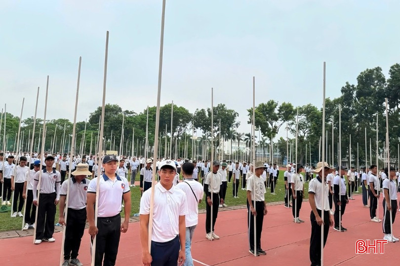 Các sinh viên nghiêm túc trong quá trình tập luyện. bqbht_br_333.jpg