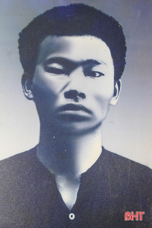 Liệt sỹ Hồ Phối (1913 -1945). Ảnh chụp tại Bảo tàng Xô Viết Nghệ Tĩnh. a6.jpg