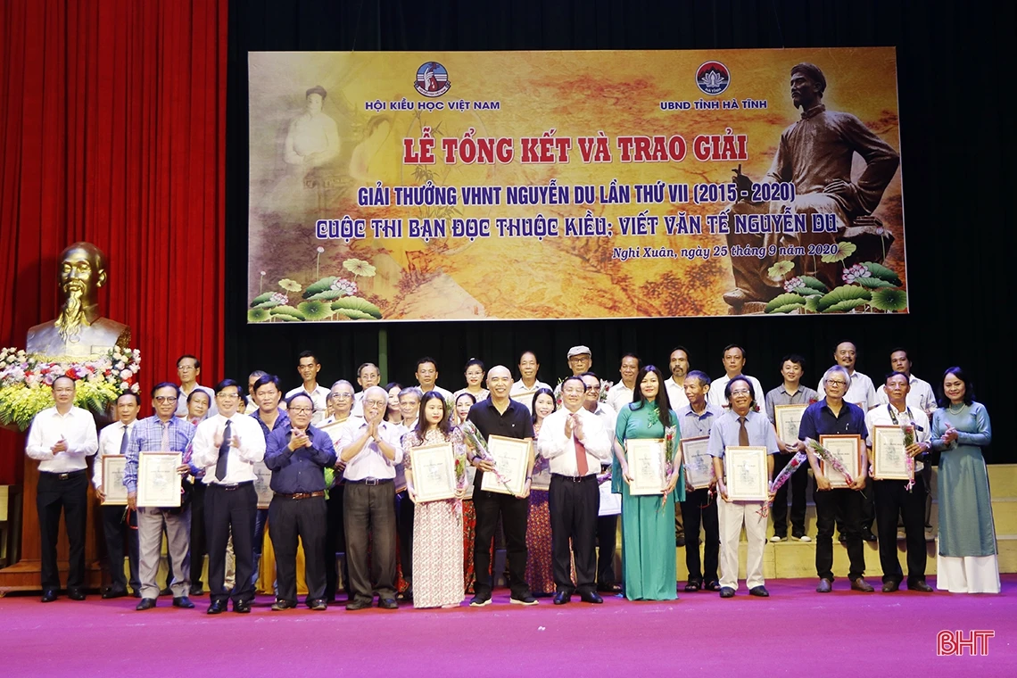 Hà Tĩnh nguyện cùng Nhân dân cả nước gìn giữ, phát huy di sản của Đại thi hào Nguyễn Du, xây dựng quê hương ngày càng giàu mạnh