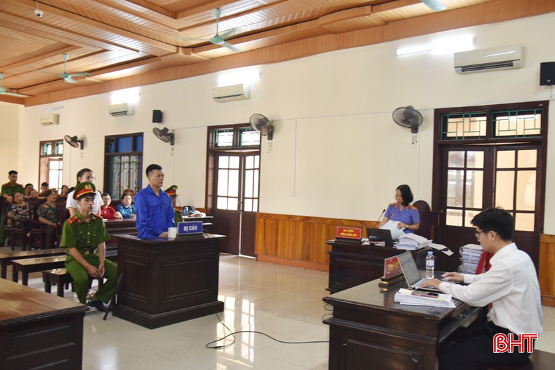 Đại diện Viện Kiểm sát nhân dân tỉnh Hà Tĩnh thông qua cáo trạng. bqbht_br_dsc-0935-copy.jpg