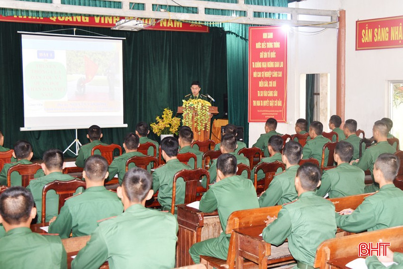 Những bài học đầu tiên của những người lính trẻ ở Tiểu đoàn Huấn luyện - Cơ động là nói về tình yêu quê hương, trung với Đảng, hiếu với dân, sẵn sàng bảo vệ biên giới trong mọi tình huống. bqbht_br_dsc-0717-copy.jpg