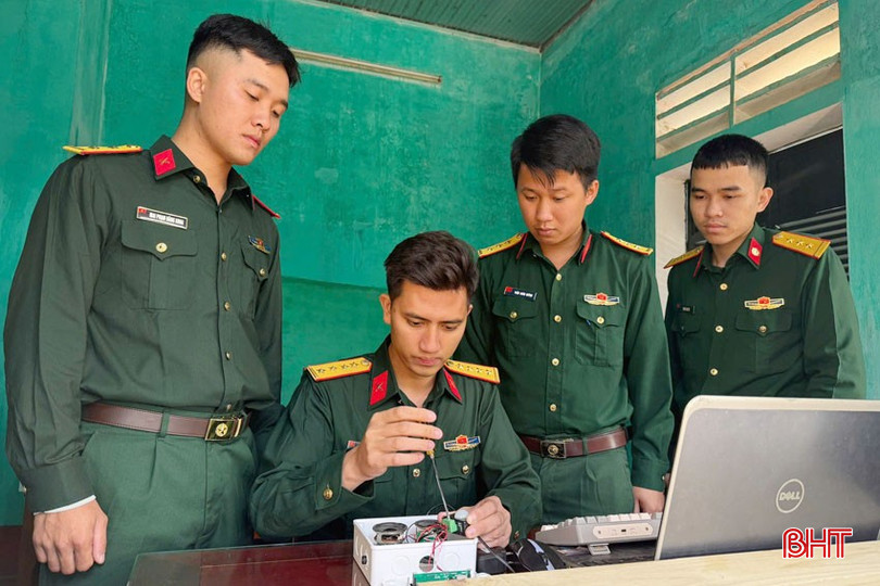 Các cán bộ trẻ ở Trung đoàn 841 tích cực ứng dụng CNTT và nghiên cứu, ứng dụng các phần mềm thông minh, các sáng kiến kỹ thuật vào thực hiện nhiệm vụ huấn luyện, giáo dục chính trị cho bộ đội. bqbht_br_anh-8.jpg