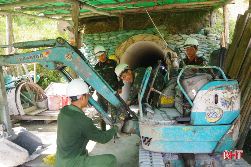 Kiểm tra, bảo dưỡng máy móc để đảm bảo an toàn khi thi công. Anh 9 - Copy.JPG