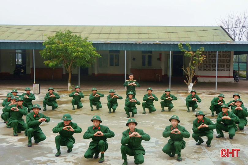 Các chiến sĩ trẻ đang hình thành tinh thần đoàn kết, tình yêu thương và trách nhiệm với đồng chí, đồng đội. bqbht_br_10-copy.jpg