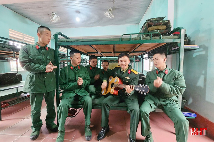 Những giây phút vui vẻ bên đồng đội và cán bộ huấn luyện. bqbht_br_8-copy.jpg