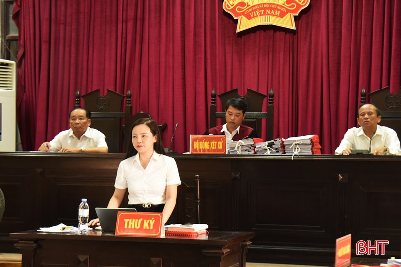 Phiên sơ thẩm xét xử Nguyễn Duy Linh cùng đồng bọn về tội “Tổ chức đánh bạc” và “Đánh bạc”. bqbht_br_dsc-0769-copy.jpg
