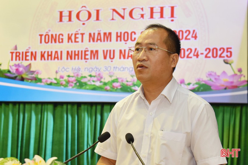 Phát biểu chỉ đạo tại hội nghị, Bí thư Huyện ủy Lộc Hà Nguyễn Thế Hoàn đánh giá cao sự nỗ lực và những kết quả mà ngành GD&ĐT huyện nhà đã đạt được trong năm học vừa qua. Đồng thời yêu cầu các địa phương, Phòng GD&ĐT, các phòng, ngành chức năng tiếp tục khắc phục khó khăn, tháo gỡ các vướng mắc để nâng cao chất lượng giáo dục. Phát biểu chỉ đạo tại hội nghị, Bí thư Huyện ủy Lộc Hà Nguyễn Thế Hoàn đánh giá cao sự nỗ lực và những kết quả mà ngành GD&ĐT huyện nhà đã đạt được trong năm học vừa qua. Đồng thời yêu cầu các địa phương, Phòng GD&ĐT, các phòng, ngành chức năng tiếp tục khắc phục khó khăn, tháo gỡ các vướng mắc để nâng cao chất lượng giáo dục.