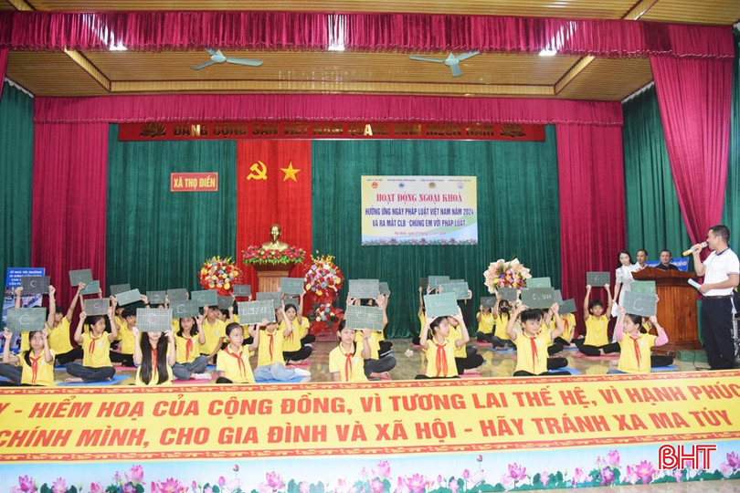 Tham gia tranh tài trong chương trình "Rung chuông vàng". bqbht_br_dsc-1782-copy.jpg