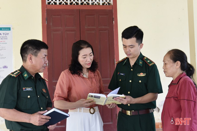 BĐBP Cầu Treo hướng dẫn, hỗ trợ Câu lạc bộ tình thương chăm lo, giúp đỡ các cảnh đời từng lầm lỡ và các đối tượng yếu thế ở thôn Khe 5. bqbht_br_bdbp-cau-treo-huong-dan-chi-dao-cac-thanh-vien-cau-lac-bo-tinh-thuong-o-thon-khe-5-thuc-hien-cac-hoat-dong-ho-tro-nguoi-yeu-the-nguoi-tung-bi-lam-lo-tren-dia-ban.jpg
