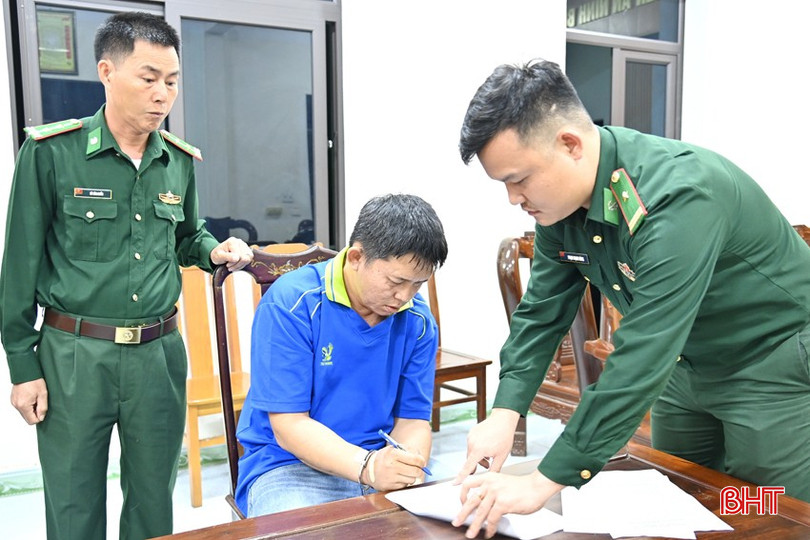 BĐBP Cầu Treo lấy lời khai ban đầu đối với Trần Văn Tính (vận chuyển 2 bánh heroin, có mang súng quân dụng và đạn) bqbht_br_anh-5-copy.jpg