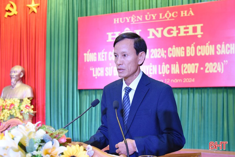 Ông Mai Đình Phong - Bí thư Đảng ủy xã Hồng Lộc chia sẻ cách làm hay trong công tác xây dựng Đảng và việc lãnh đạo, chỉ đạo thực hiện các nhiệm vụ chính trị. bqbht_br_dsc-3409-copy.jpg