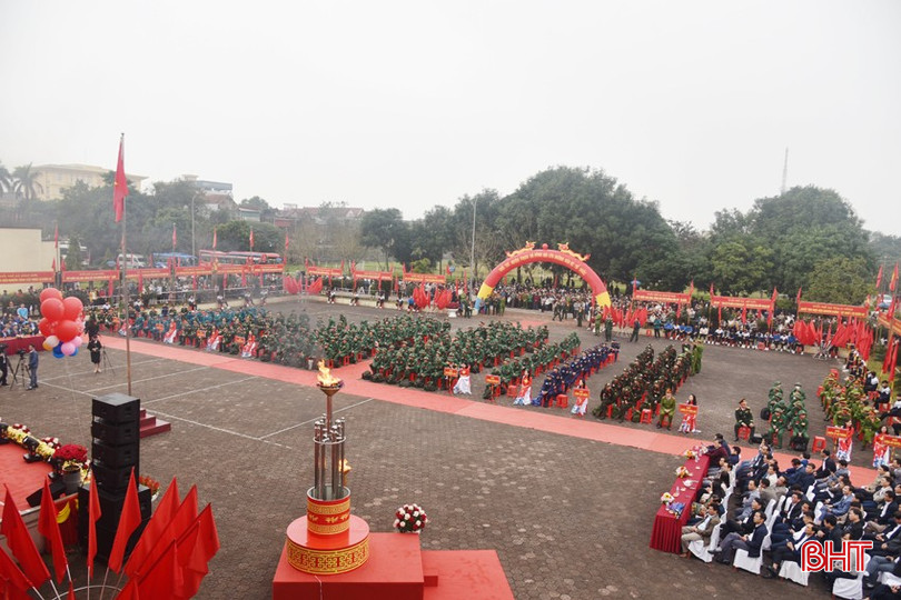 Dưới ngọn đuốc truyền thống cách mạng, thanh niên Hà Tĩnh quyết tâm lên đường bảo vệ Tổ quốc. bqbht_br_dsc-6354-copy.jpg