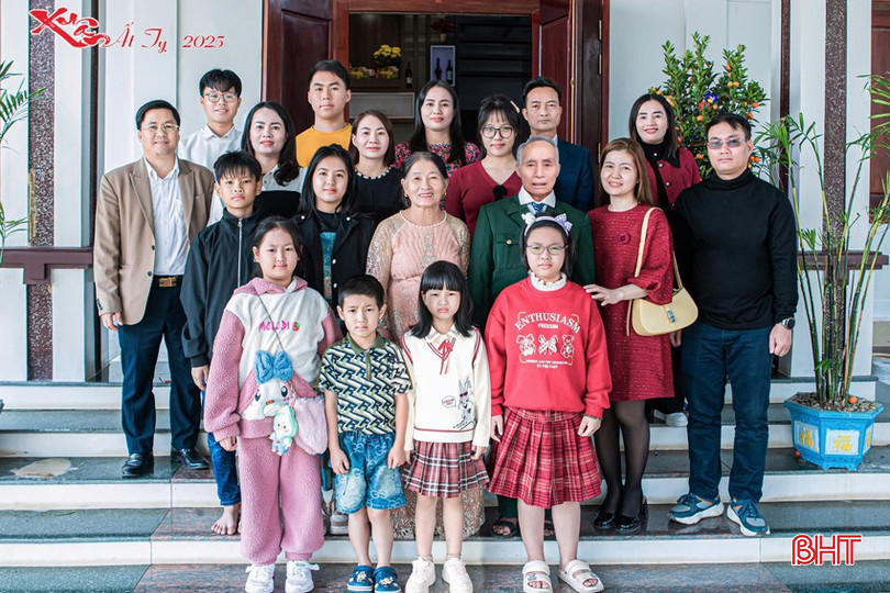Vị anh hùng với những chiến công hiển hách đang có cuộc sống an yên, bình dị với con cháu giữa đời thường. bqbht_br_z6447652138968-fb4d25c8ea62c6b56d2171ec29569bd4-copy.jpg