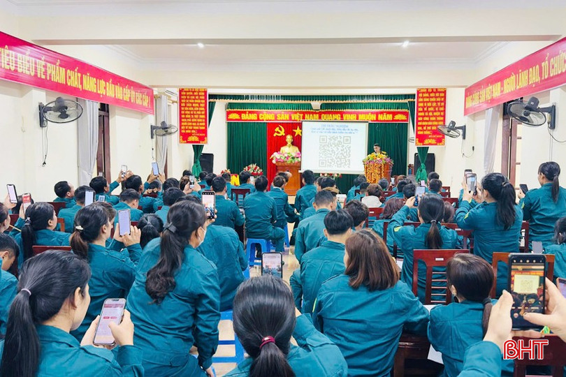 Lực lượng dân quân, tự vệ năm nhất của huyện Vũ Quang tham gia cuộc thi trắc nghiệm trực tuyến môn chính trị. bqbht_br_111-copy.jpg