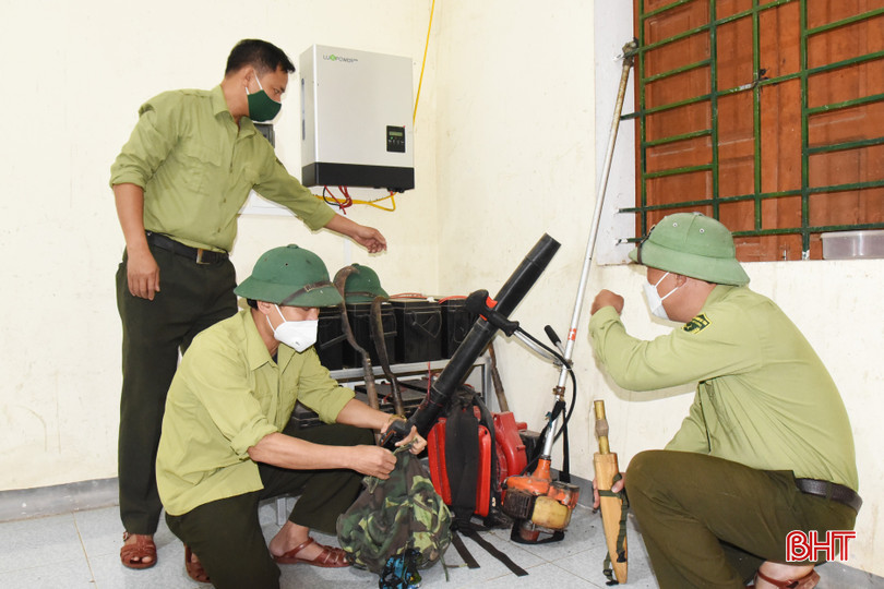 Cán bộ Trạm Quản lý, BVR Hoa Lạc sẵn sàng lên đường dập tắt các đám cháy ngay từ khi mới phát lửa. bqbht_br_tram-bvr-hoa-lac-copy.jpg