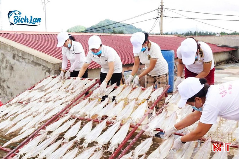 Các cơ sở chế biến mực khô OCOP ở xã Thạch Kim đã sẵn sàng hàng bán tết. bqbht_br_2-copy.jpg