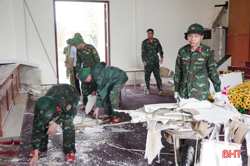 Một trong những nhiệm vụ trọng tâm, cấp bách của các ban chỉ huy PTKV trong 2 tháng gần đây là hỗ trợ các địa phương, cơ quan, trường học, người dân phòng chống, khắc phục bão số 5 và số 10. bqbht_br_z6945892086681-48db765c2da8f8a4089d149d4b824fb1.jpg