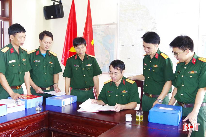 Đại tá Mai Ngọc Việt kiểm tra, định hướng nâng cao chất lượng hoạt động của lực lượng chuyên trách đấu tranh trên không gian mạng tại Ban CHQS huyện Nghi Xuân. Anh 8.jpg