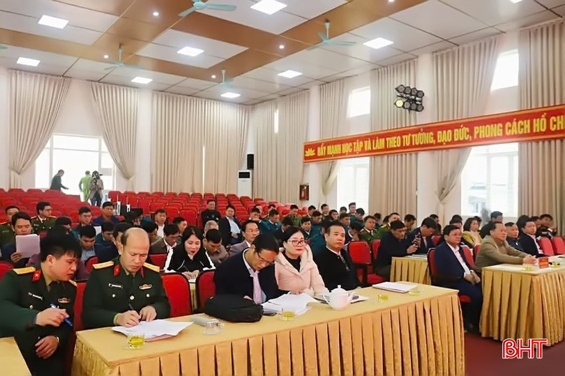 Ban CHQS huyện Thạch Hà cùng các địa phương kiểm tra, rà soát các phần việc liên quan đến giao quân vào ngày 7/2. bqbht_br_1.jpg