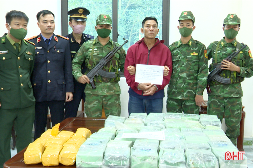 Người vận chuyển cùng tang vật "khủng". bqbht_br_2-copy.png