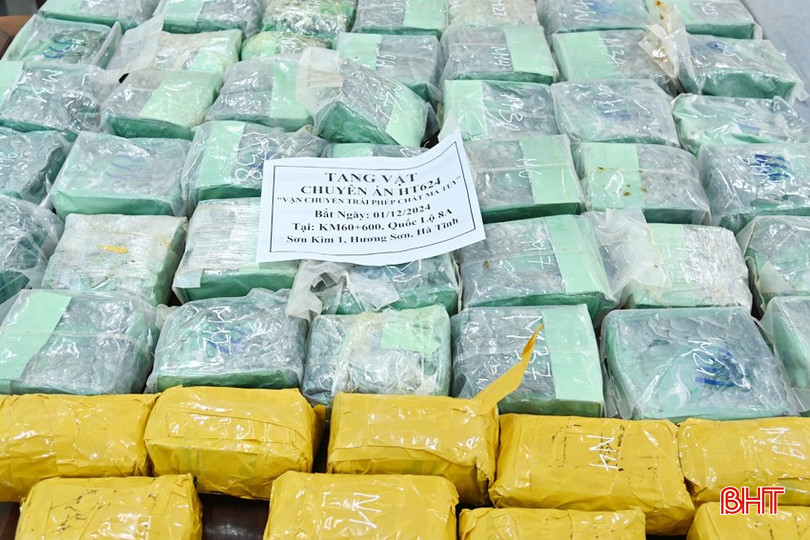 10 kg Ketamin, 42 kg ma túy tổng hợp dạng đá được bỏ vào 2 bao bì, vận chuyển bằng xe máy qua khu vực biên giới xã Sơn Kim 1. bqbht_br_anh-4-copy.jpg